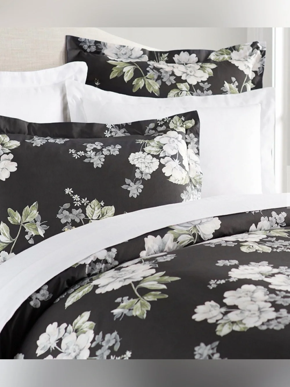 Pottery Barn floral Duvet Cover Set in Black and White